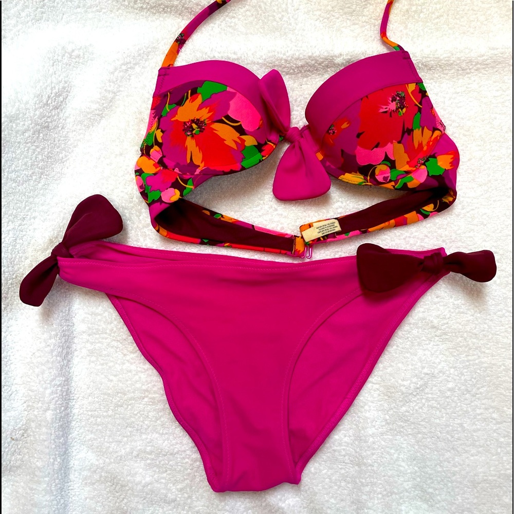 Aerie bikini 2 piece hot pink floral Top size 32b bottoms size xs. Like new